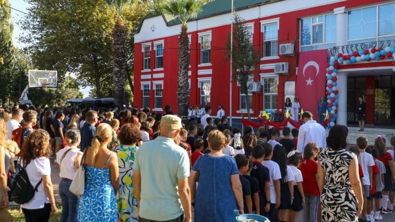 Balıkesir'de Yılın İlk Okul Zili Çaldı