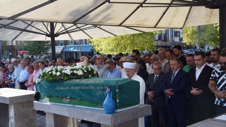 Ahmet Esmer Toprağa Verildi