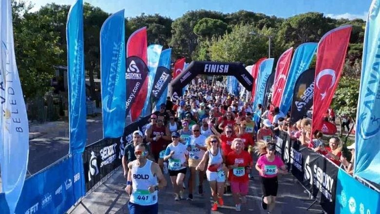 Ayvalık Kurtuluş Yarı Maratonu’nda Rekor