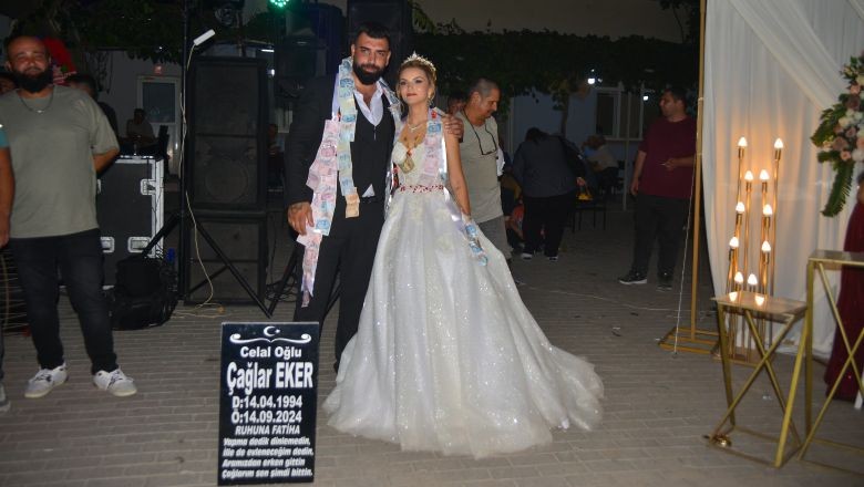 Damada Düğününde Mezar Taşı Hediye Ettiler