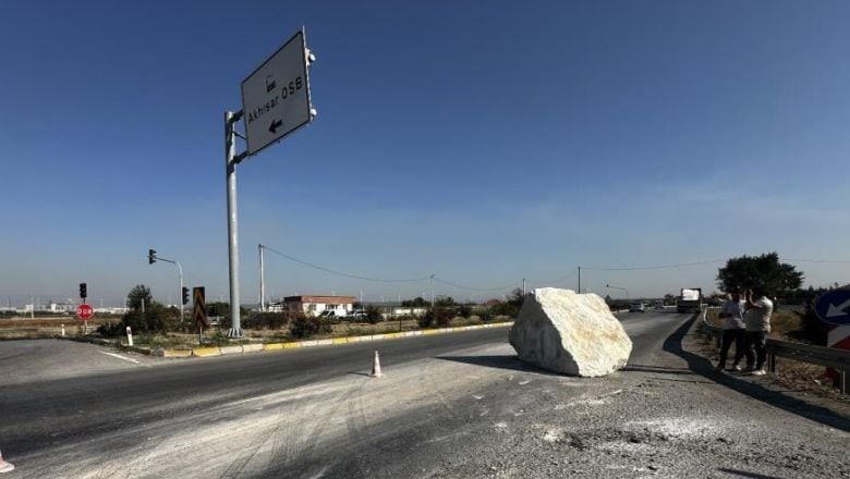 Mermer Yüklü Tır Kontrolden Çıktı!