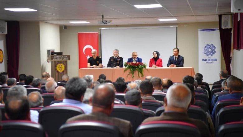 Vali Ustaoğlu İhtiyaçlar İçin Sındırgı'da