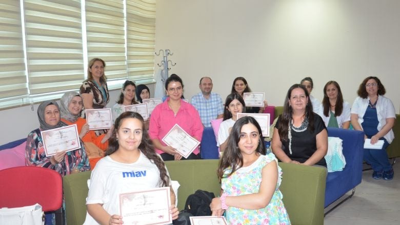 Balıkesir'de Diplomalı Anneler Yetişiyor