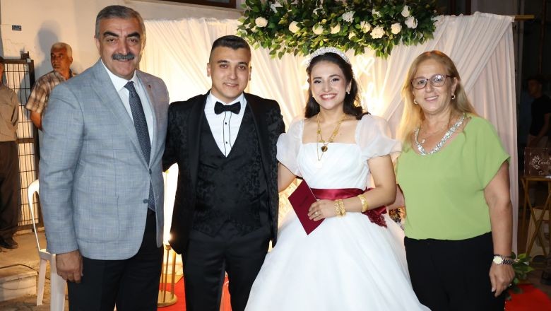 Başkan Gaga Mutlu Günlerinde Çiftleri Yalnız Bırakmadı