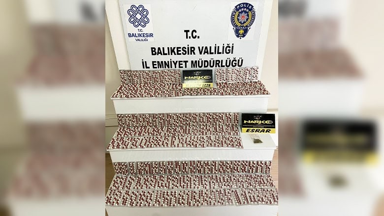Balıkesir'de 2.457 Sentetik Ecza Hap Ele Geçirildi Balıkesir'de 2.457 Sentetik Ecza Hap Ele Geçirildi