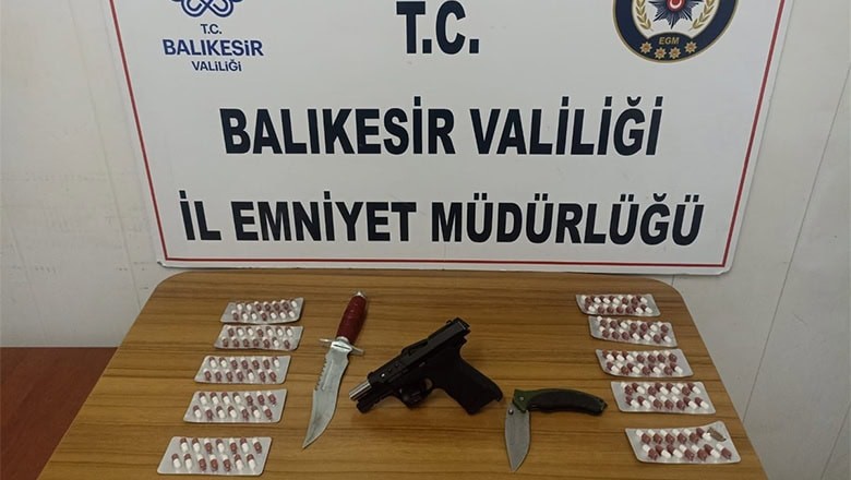 Balıkesir'de Asayiş Uygulamalarında 50 Aranan Şahıs Yakalandı Balıkesir'de Asayiş Uygulamalarında 50 Aranan Şahıs Yakalandı