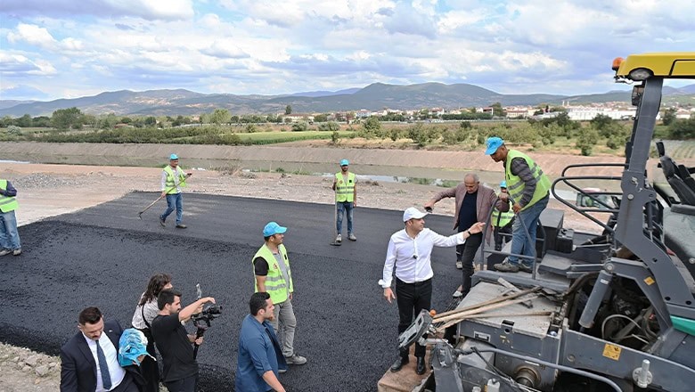 Başkan Akın’dan Yol Çalışmalarına Yerinde İnceleme Başkan Akın’dan Yol Çalışmalarına Yerinde İnceleme