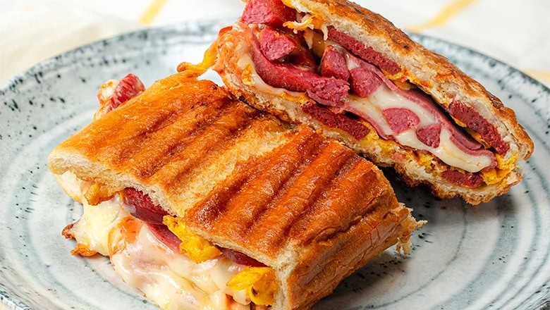Bomba Tost Deyince Akla gelen Ne? Bomba Tost Deyince Akla gelen Ne?