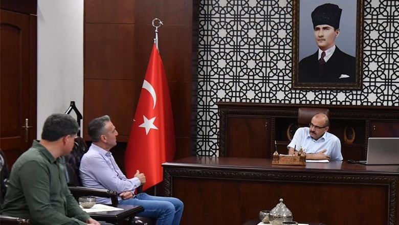 Vali Ustaoğlu Muhtar Saati'nde Talepleri Dinledi Vali Ustaoğlu Muhtar Saati'nde Talepleri Dinledi