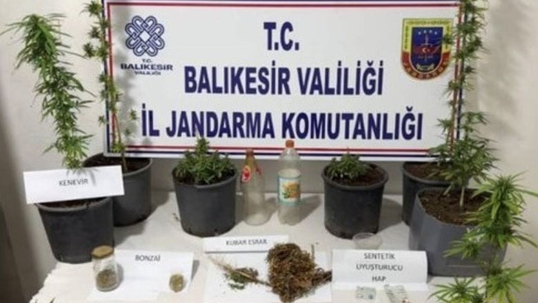 Balıkesir'de Kaçakçılık Çetelerine Darbe!