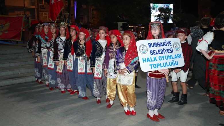 Balkanların Dansı Burhaniye'de İlgi Topladı!