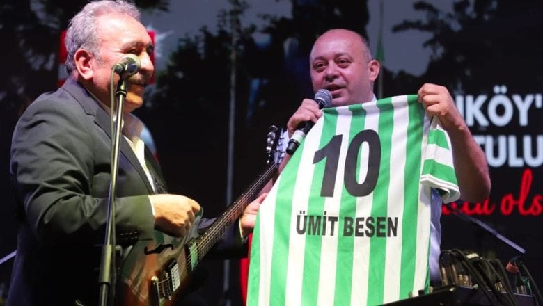 Ümit Besen Şarkılarıyla Gönen'i Coşturdu
