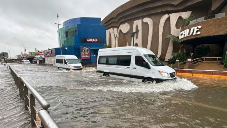 Kasırga Sonucu Yıkım Başladı! Can Kayıpları Artıyor