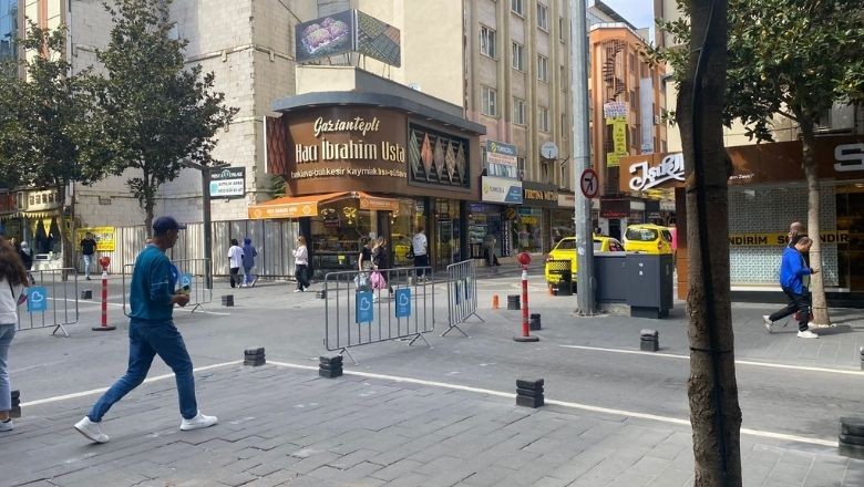 Serin Havalarda Balıkesir Caddeleri Canlandı
