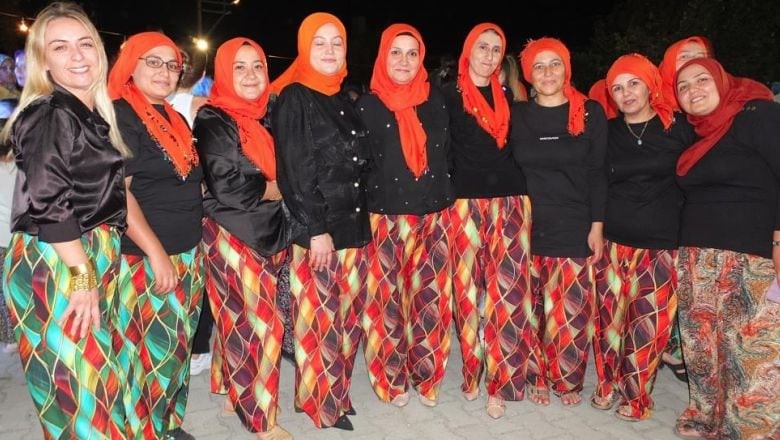 Şalvarını Giyen Balıkesir'de Eğlenceye Koştu