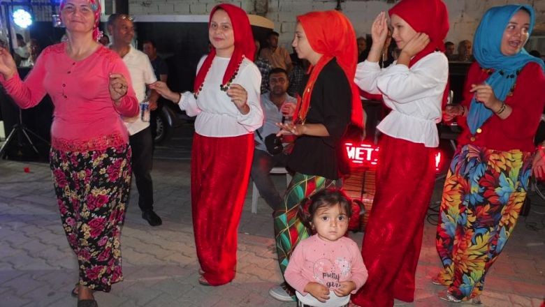 Şalvarını Giyen Balıkesir'de Eğlenceye Koştu