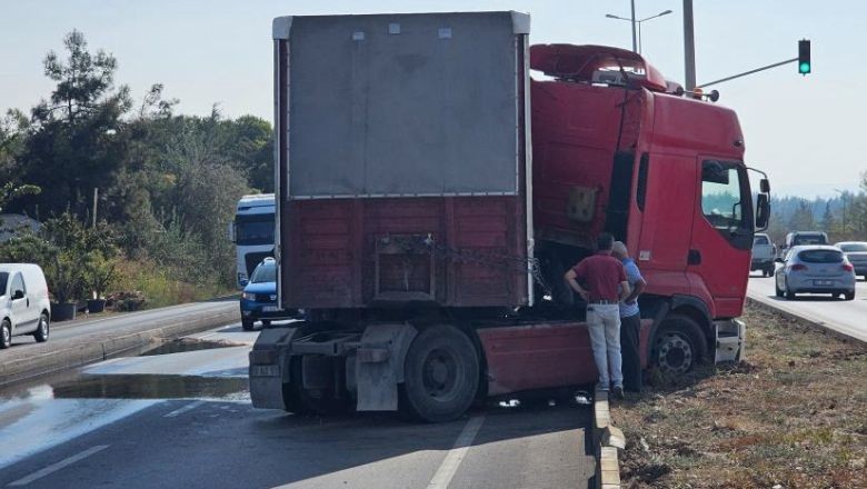Bandırma'da Tır Devrildi! Yolu Mazot Kapladı!