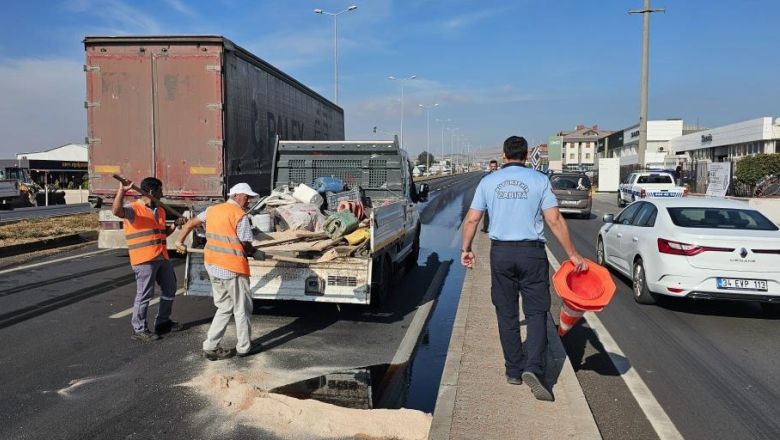 Bandırma'da Tır Devrildi! Yolu Mazot Kapladı!