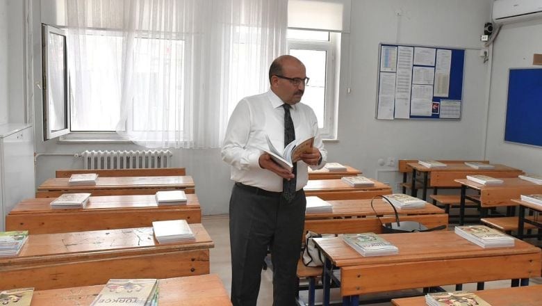 Vali Ustaoğlu Okul Koridorlarında!