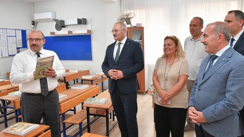 Vali Ustaoğlu Okul Koridorlarında!