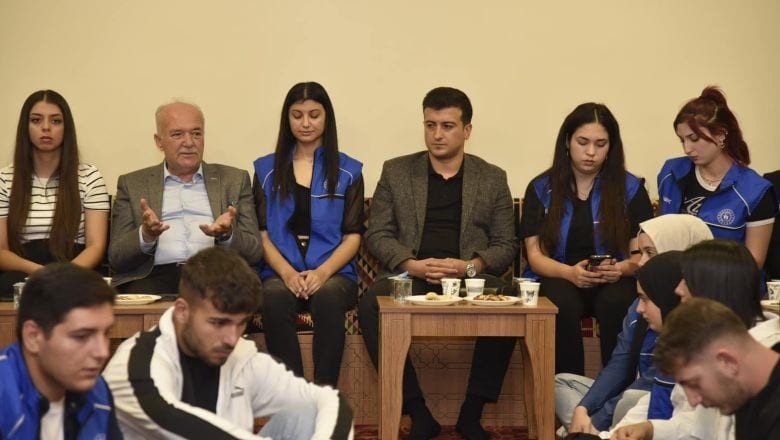 Başkan Bahçavan Gençlerin İsteklerini Dinledi