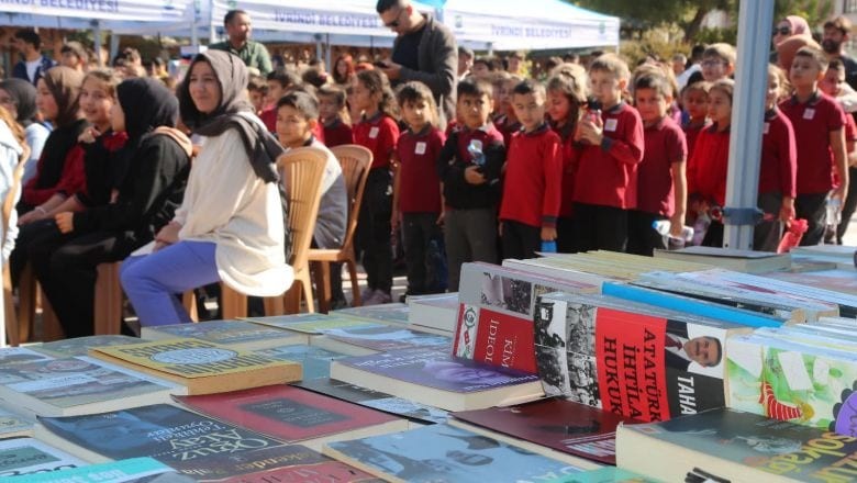 İvrindi’de Kitap Fuarı Açıldı