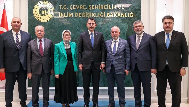 Balıkesirli Belediye Başkanları Bakan Kurum'la Görüştü