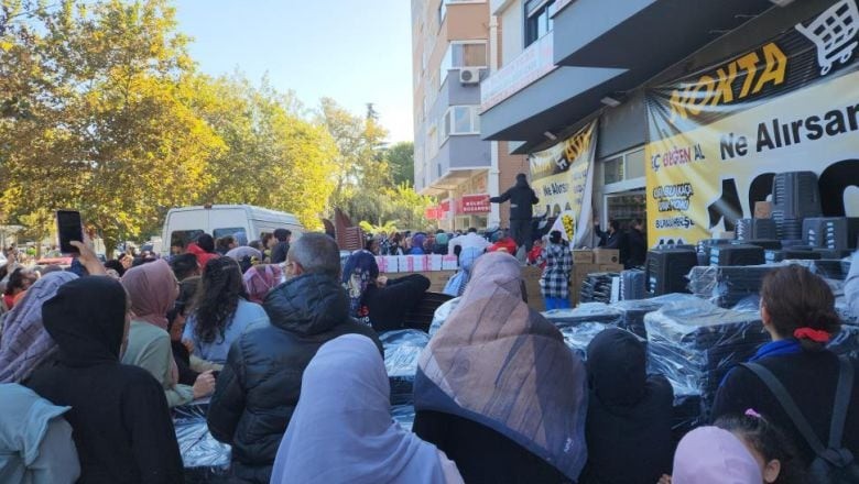 Edremit’te 100 TL Kampanyası İzdiham Yarattı