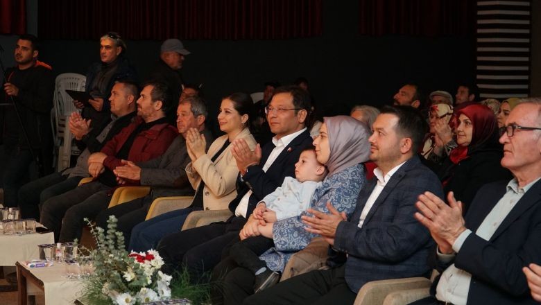 Başkan Sak’tan Konserde Türkü Sürprizi