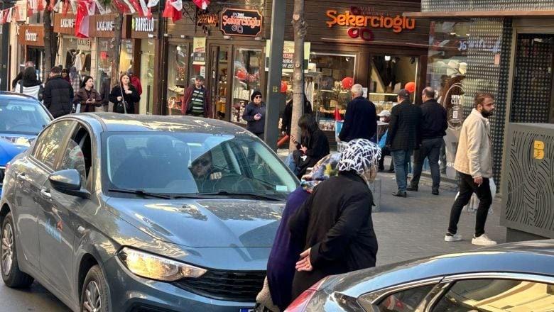 Hava Rüzgarlı Sokaklar Cıvıl Cıvıl