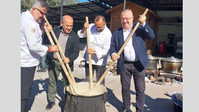 Başkan Ertaş, Kazanın Başına Geçti, Keşkek Dövdü