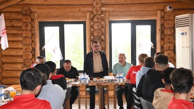 Başkan Şehirli Genç Yeteneklerle Kahvaltı Yaptı