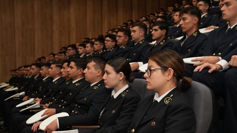 Geleceğin Denizcileri Brövelerini Taktı