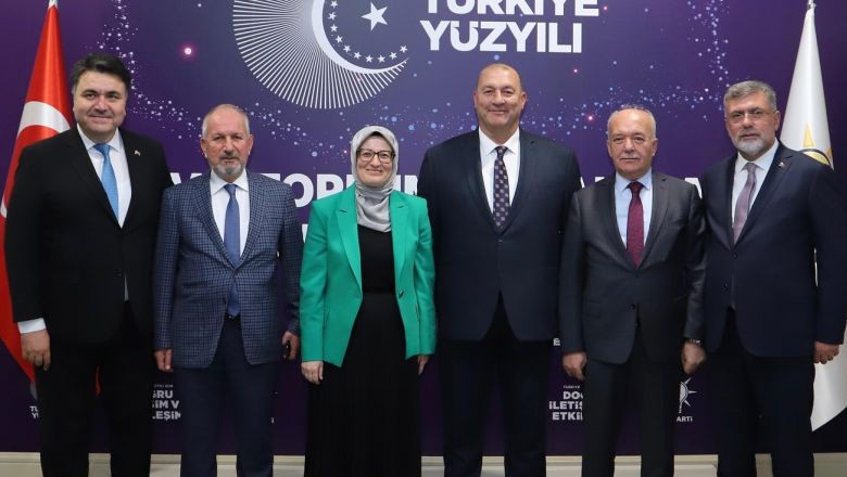Balıkesirli Belediye Başkanları Bakan Kurum'la Görüştü