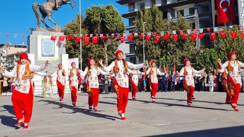 Edremit'te Cumhuriyet Coşkusu