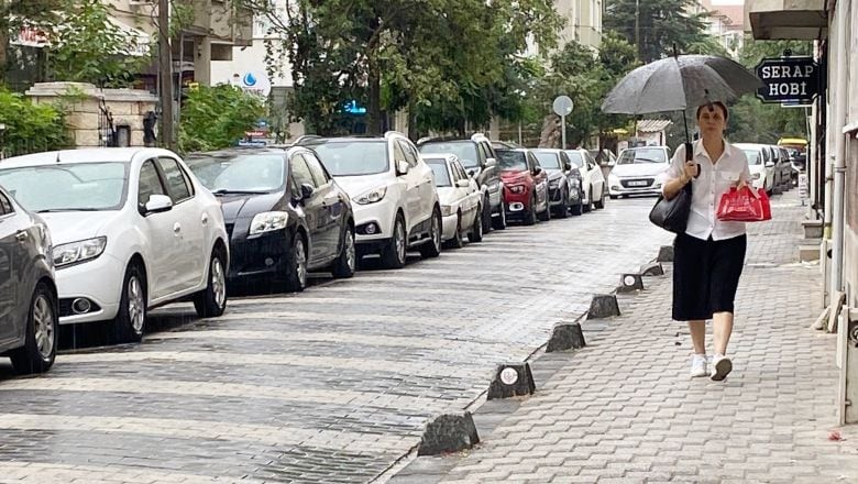 Balıkesirliler Ani Başlayan Yağmura Yakalandı