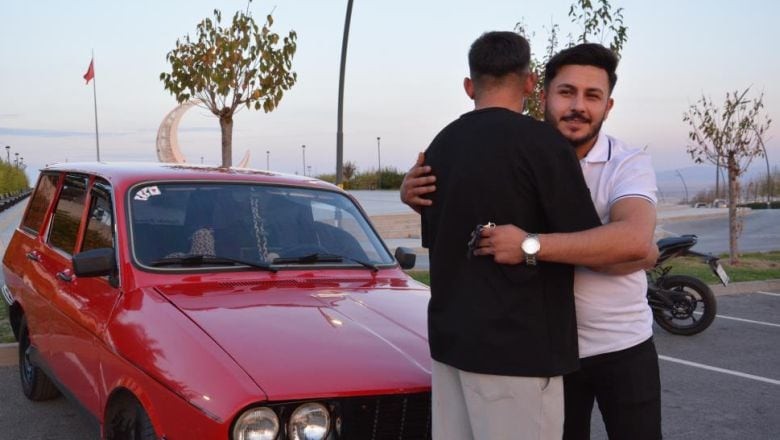 Balıkesir’de iPhone ile Araba Takas Edildi!