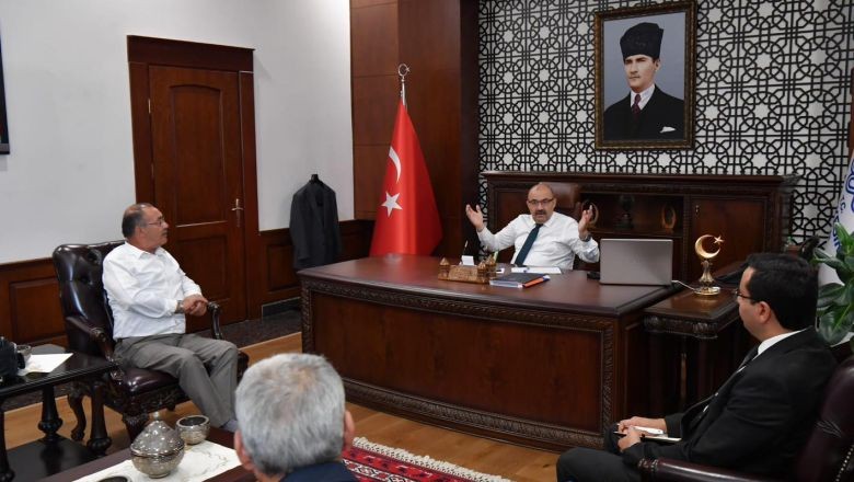 Vali Ustaoğlu Muhtar Saati Yaptı