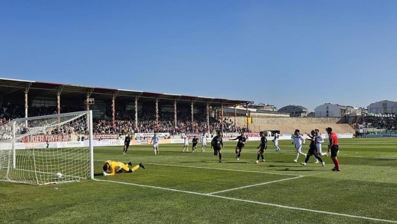 Bandırmaspor- Sakaryaspor Karşılaşması Bitti!