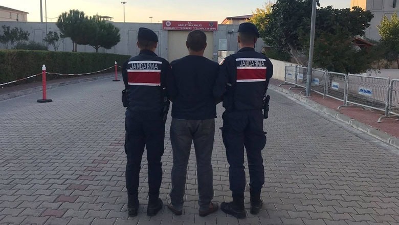 Aranan Dolandırıcı Şahıs Edremit’te Zeytinlikte Yakalandı Aranan Dolandırıcı Şahıs Edremit’te Zeytinlikte Yakalandı