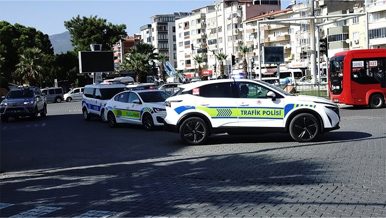 Balıkesir Edremit'te 26 Yeni Emniyet Aracı Hizmete Girdi Balıkesir Edremit'te 26 Yeni Emniyet Aracı Hizmete Girdi