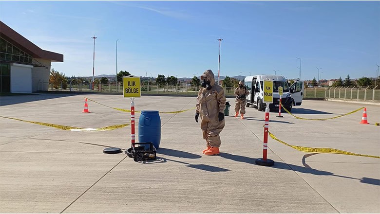 Balıkesir Havalimanı'nda KBRN Tatbikatı Balıkesir Havalimanı'nda KBRN Tatbikatı