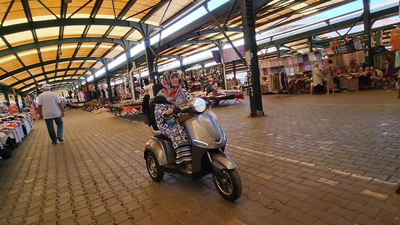 Balıkesir Pazarının Güçlü Kadını Safiye Yelkenli Balıkesir Pazarının Güçlü Kadını Safiye Yelkenli