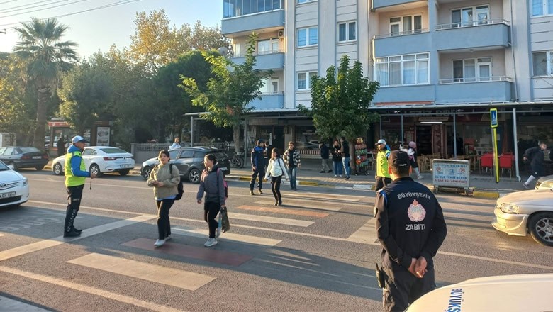 Balıkesir Zabıtasından Okul Önlerinde Sıkı Denetim Balıkesir Zabıtasından Okul Önlerinde Sıkı Denetim