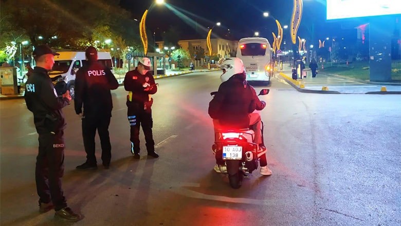 Balıkesir'de Huzur Operasyonu, 10 Aranan Şahıs Yakalandı