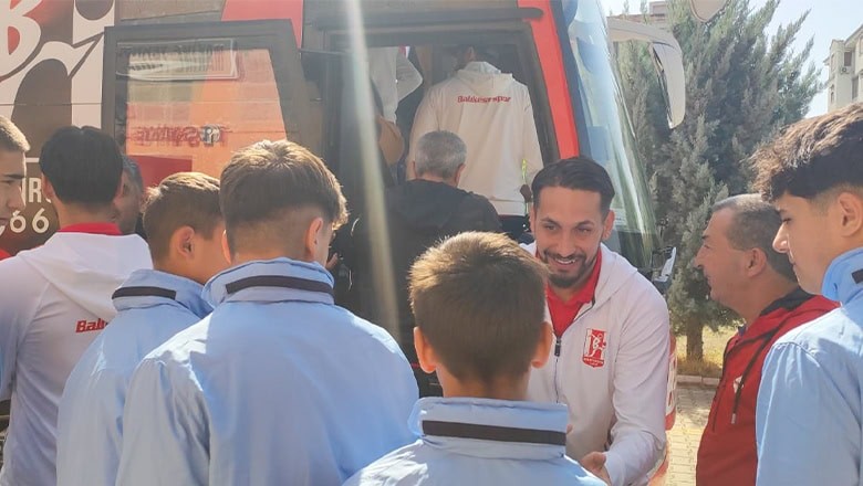 Balıkesirspor'dan Mimar Sinan Lisesi'ne Ziyaret Balıkesirspor'dan Mimar Sinan Lisesi'ne Ziyaret