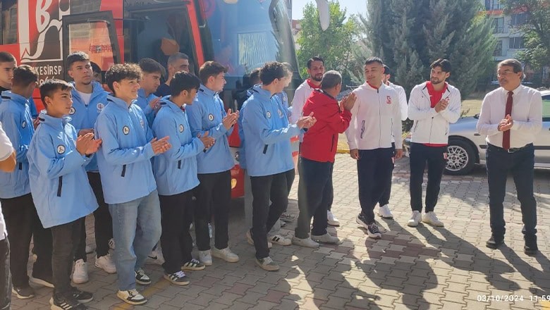 Balıkesirspor'dan Mimar Sinan Lisesi'ne Ziyaret Balıkesirspor'dan Mimar Sinan Lisesi'ne Ziyaret