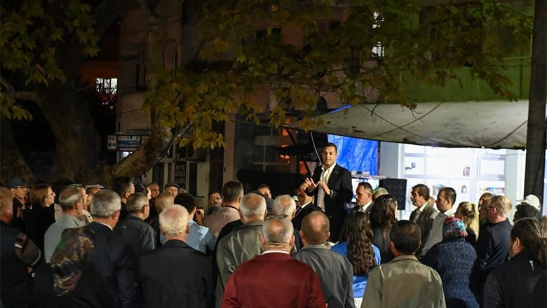 Başkan Akın İvrindi’de Çiftçilere Destek Sözü Verdi Başkan Akın İvrindi’de Çiftçilere Destek Sözü Verdi