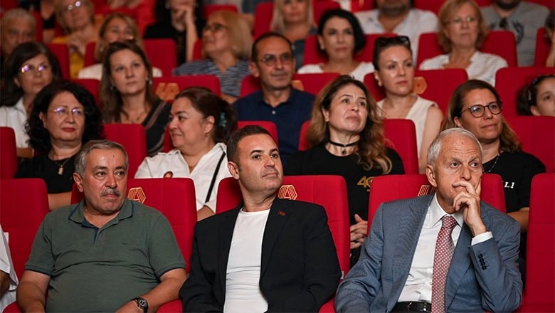 Başkan Akın'dan, Balıkesir'e Şehir Tiyatrosu Sözü Başkan Akın'dan, Balıkesir'e Şehir Tiyatrosu Sözü