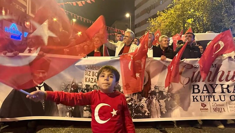 Gece Yolcuları Bandırma'dan Geçti Gece Yolcuları Bandırma'dan Geçti